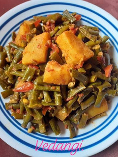 A picture of Long beans with potato and capsicum.
