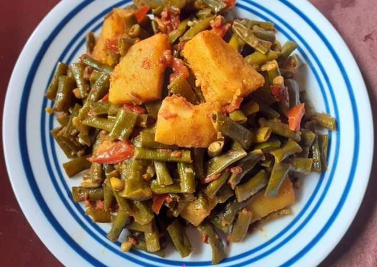 Recipe of Ultimate Long beans with potato and capsicum