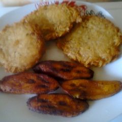 Wateryam Pancake(Ojojo)and fried plantain A picture of Wateryam Pancake(Ojojo)and fried plantain.