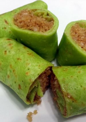 A picture of Coconut Crepe Roll /Kuih Ketayap.