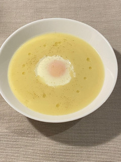 Una foto de Crema parmentier amb ou poche 🥔🥚