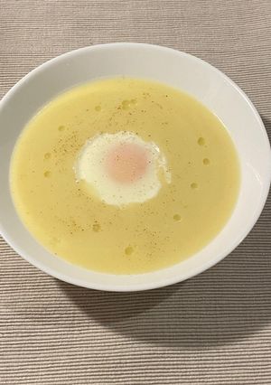 Una foto de Crema parmentier amb ou poche 🥔🥚