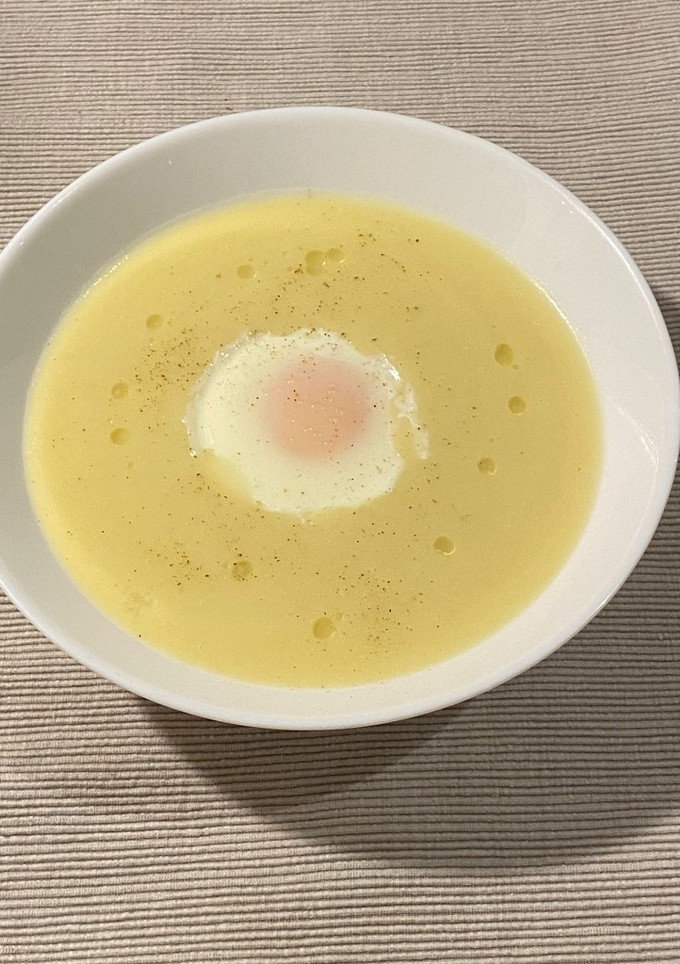 Una foto de Crema parmentier amb ou poche 🥔🥚