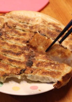 A picture of Guotie (Pan-Fried Dumplings).
