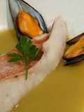 Gallineta con caldo de mejillones