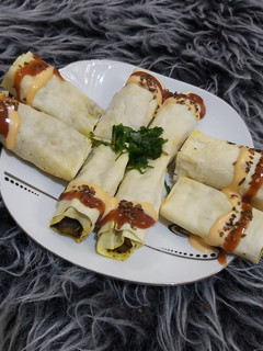 عکسی از دستور سمبوسه رولی با خمیر یوفکا (وگن)