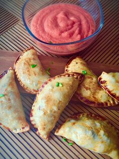 Una foto de Empanadillas de ternera agridulces con calabacín (al horno)