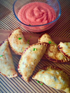 Una foto de Empanadillas de ternera agridulces con calabacín (al horno)