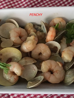 Una foto de Gambas con chirlas al brandy de jerez