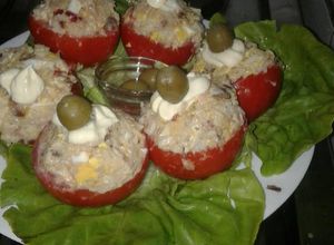 Una foto de Tomates rellenos rápida y fresca