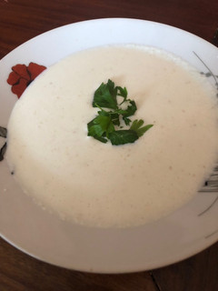 Una foto de Tarator o Sopa fría de pepino y yogur
