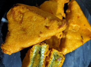A picture of Bread Pakoda.