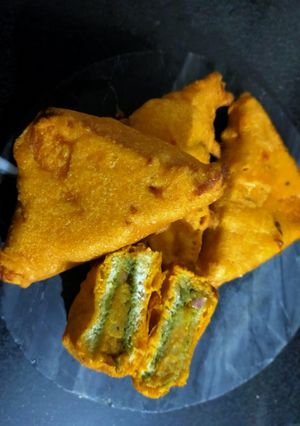 A picture of Bread Pakoda.