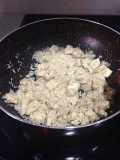 Una foto de Arroz con pollo y limón