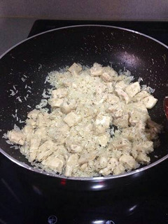 Una foto de Arroz con pollo y limón