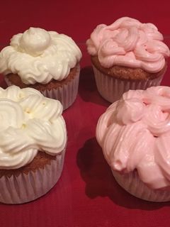 Una foto de Cupcakes de fresa y nata