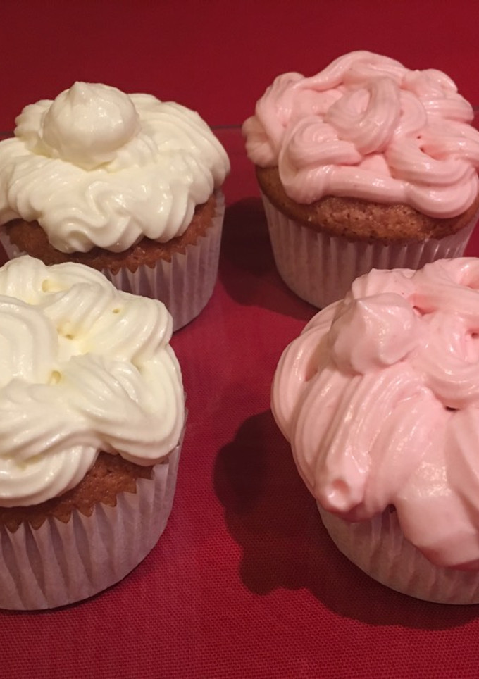 Una foto de Cupcakes de fresa y nata