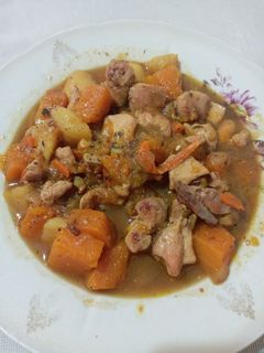 Фото Тушеная тыква с овощами и курицей.