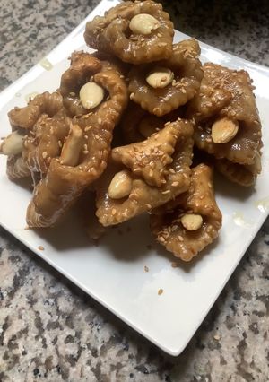 Une photo de Bouchées 🍬aux graines de sésame 🍂miel🍯