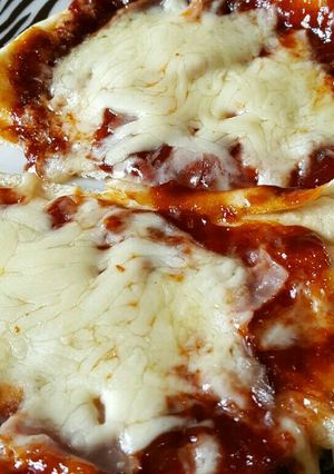 A picture of Spicy flatbread pizza.