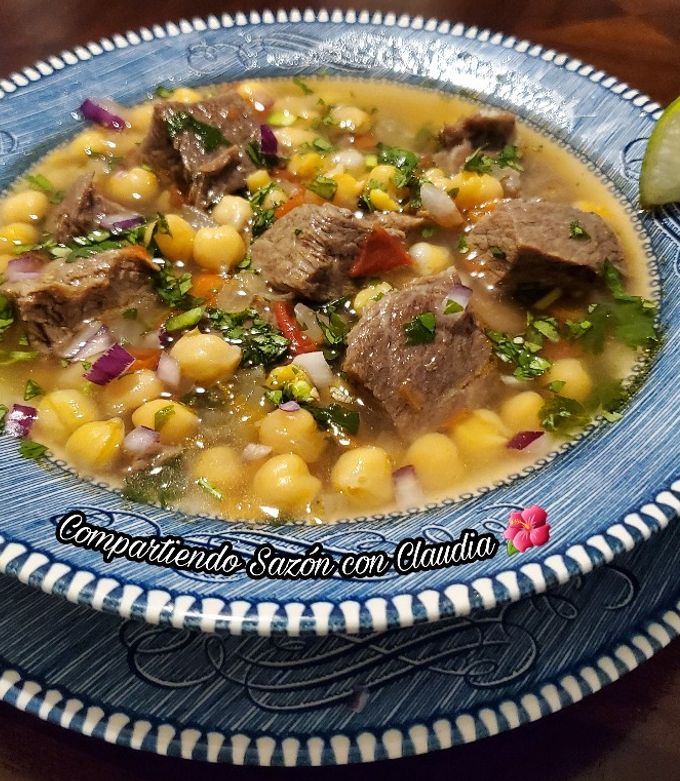 Una foto de Carne de res con garbanzo en su jugo🌺
