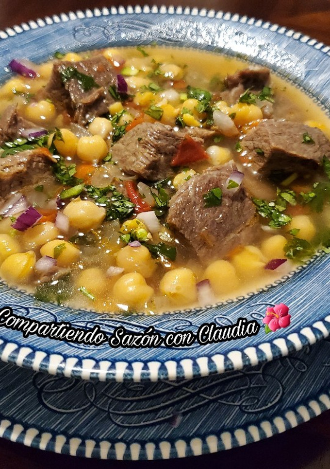 Una foto de Carne de res con garbanzo en su jugo🌺