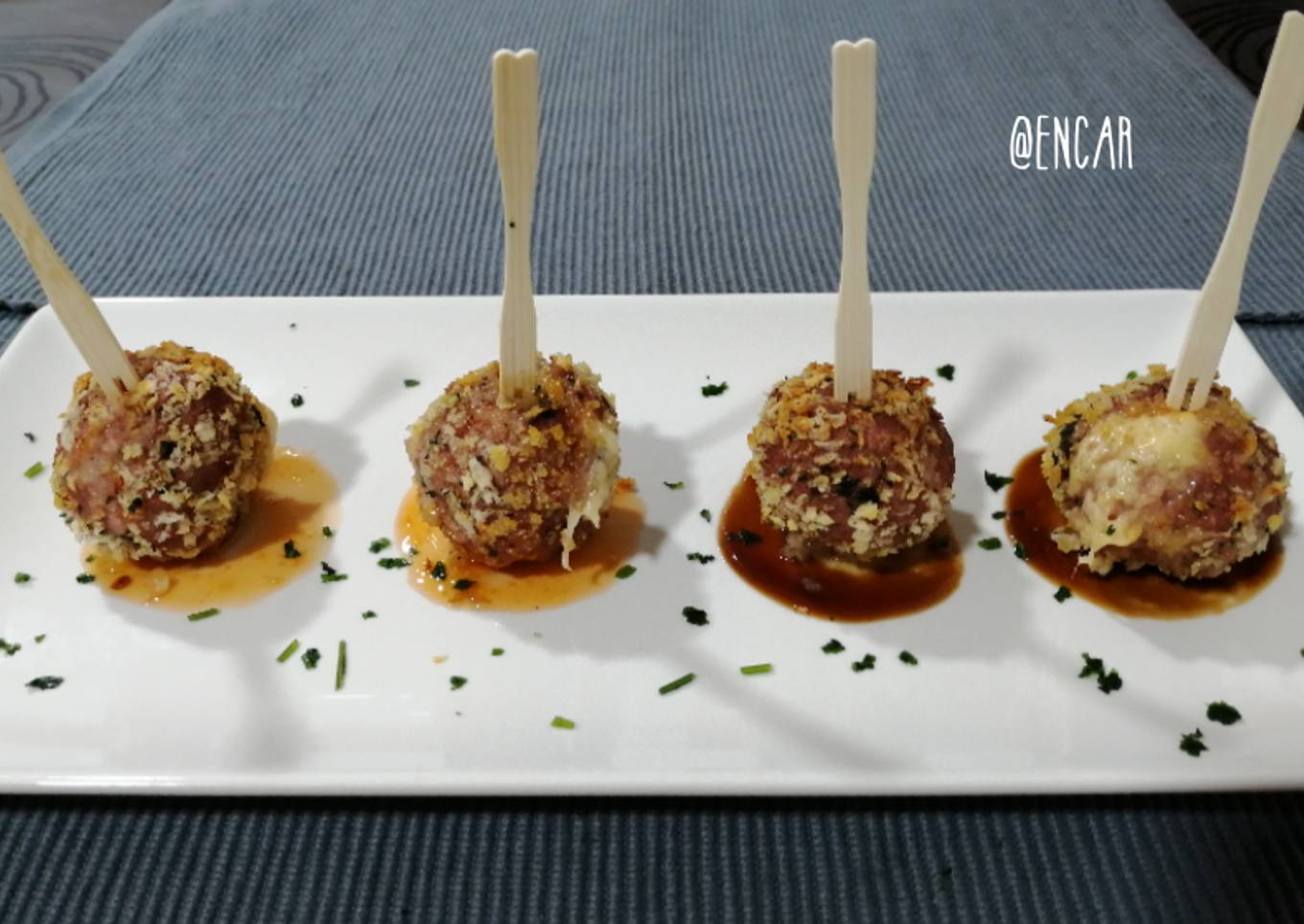 Albóndigas rellenas de cheddar en freidora de aire