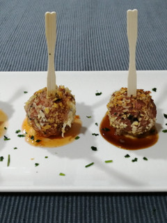 Una foto de Albóndigas rellenas de cheddar en freidora de aire