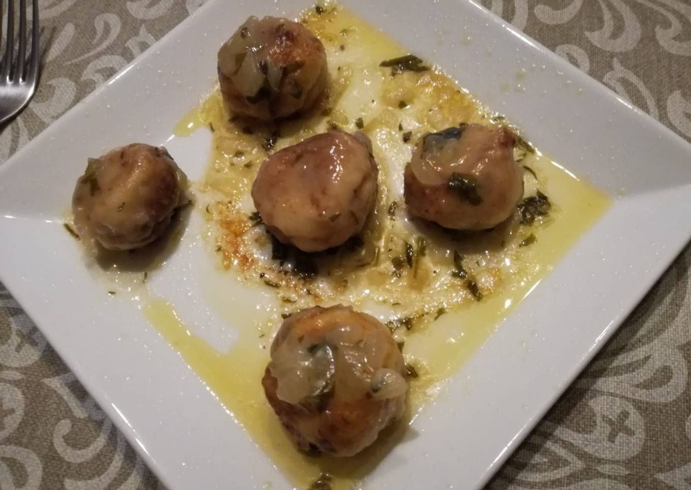 Albóndigas de pescado en salsa verde