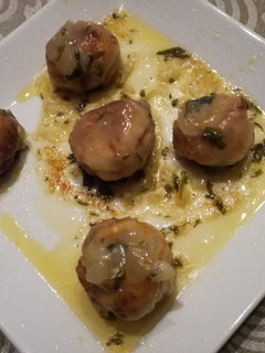 Una foto de Albóndigas de pescado en salsa verde