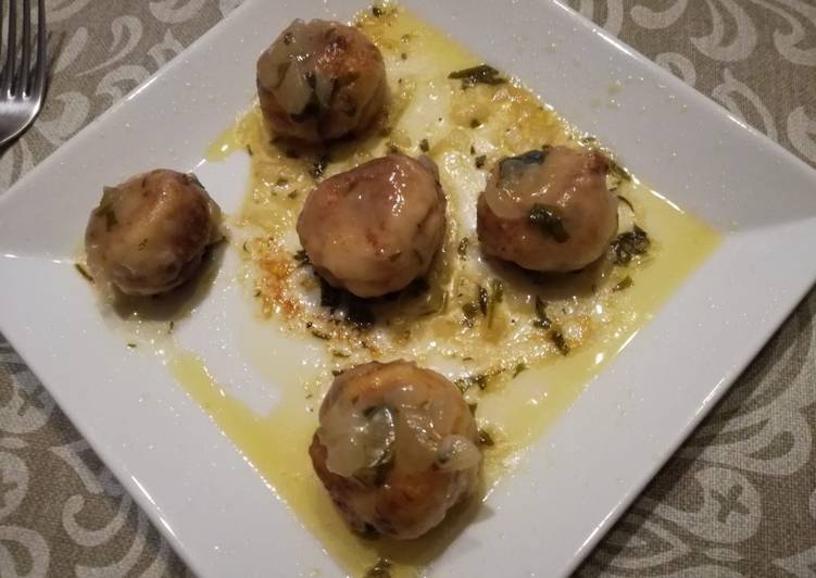 Albóndigas de pescado en salsa verde