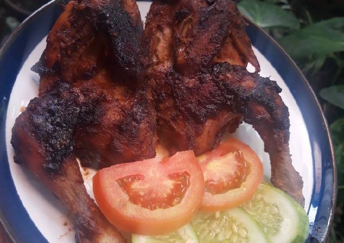 Bagaimana Menyiapkan Ayam Bakar Bakakak yang Lezat