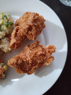 Una foto de Pollo frito al estilo Kentucky