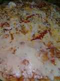 Pizza Amasa con : Queso cebolla morrón y Huevo Rallado. 🙂