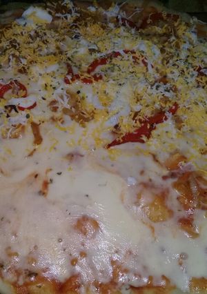 Una foto de Pizza Amasa con : Queso cebolla morrón y Huevo Rallado. 🙂