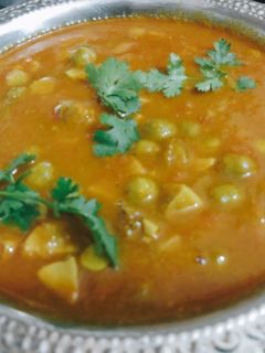 मटर मशरुम की सब्ज़ी (Matar mushroom ki sabzi recipe in hindi) रेसिपी मुख्य फोटो