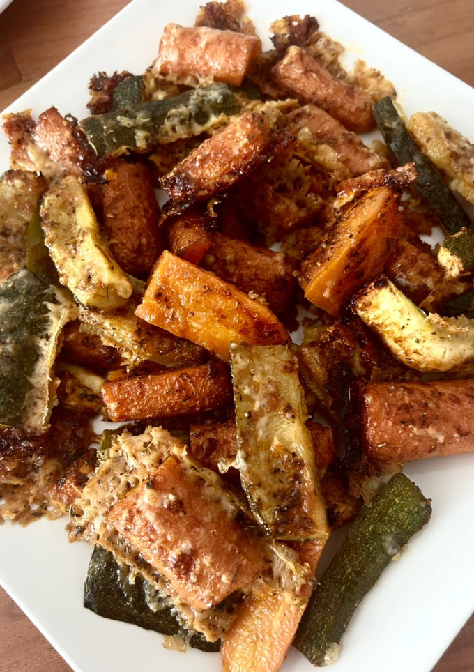 Una foto de Sticks de zanahoria 🥕 y calabacín 🥒con parmesano 🧀