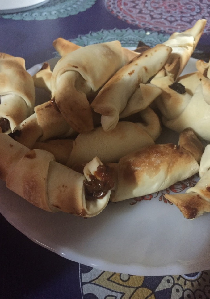 Una foto de Medialunas rellenas de dulce de leche