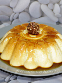 Una foto de Flan de chocolate blanco