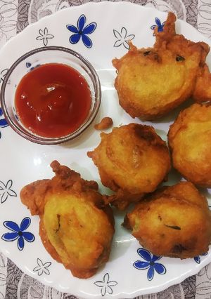 आलू बोंडा (Aloo Bonda recipe in Hindi) रेसिपी मुख्य फोटो