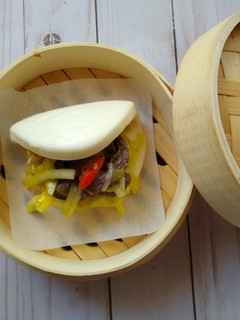 【清冰箱十分鐘簡易午餐】韭黃牛肉刈包 的食譜成品照片