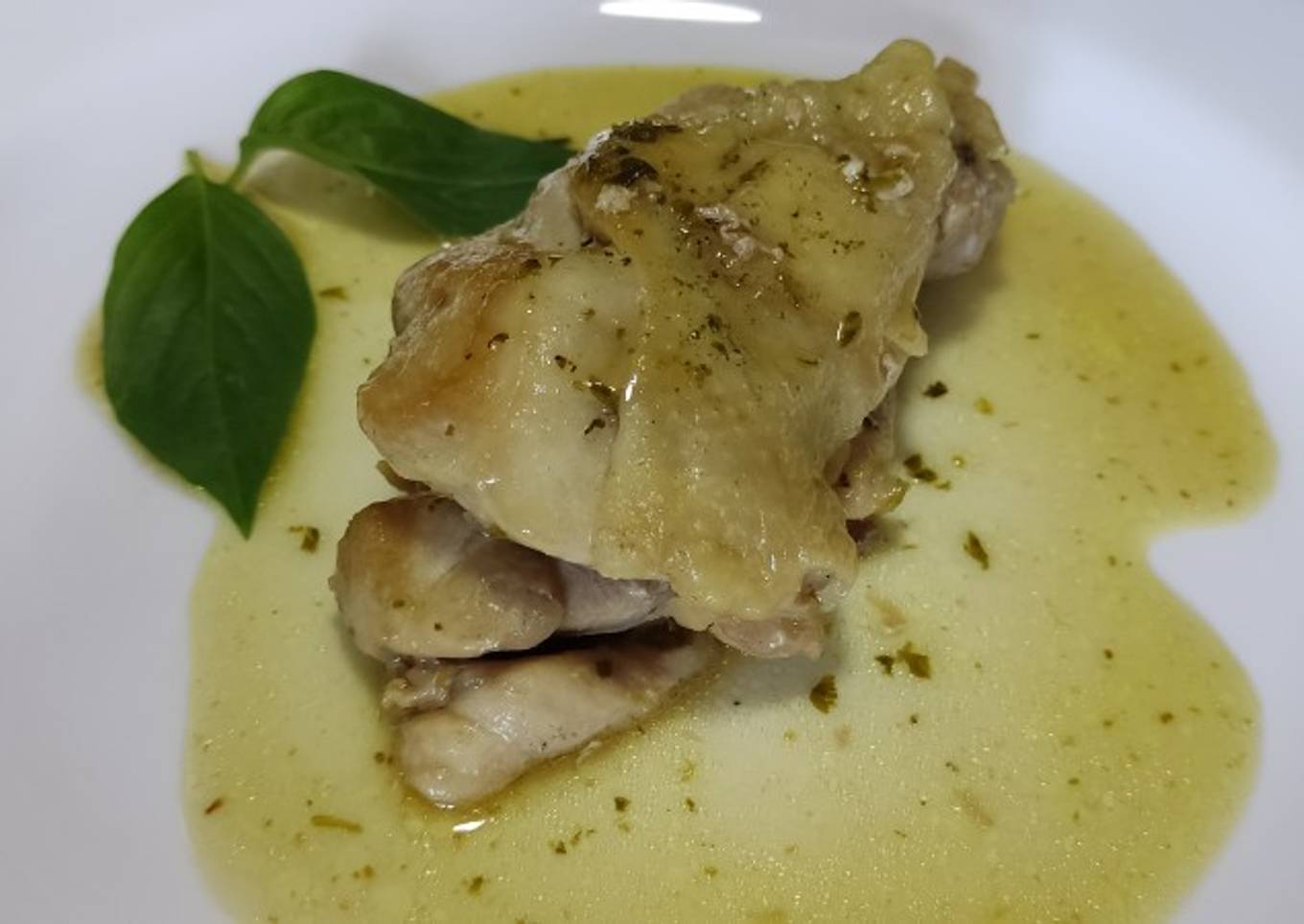 Muslo de pollo deshuesado al pesto