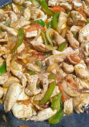 Una foto de Ropa vieja de pollo a mi estiló 😃😊