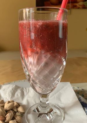 Una foto de Kéfir, chía y frambuesa