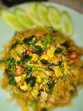 มาม่าคะน้าหมูไข่
