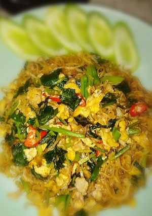 รูปของ มาม่าคะน้าหมูไข่
