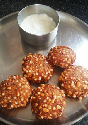 A picture of Sabudana Cutlets or Wada.