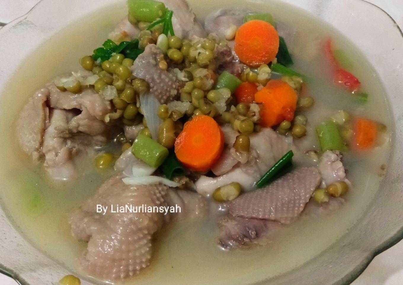 Sop ayam kacang hijau