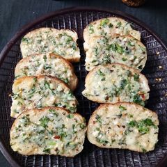 Cheese Garlic bread on tawa A picture of Cheese Garlic bread on tawa.