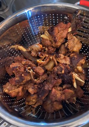 A picture of Fried goat meat.